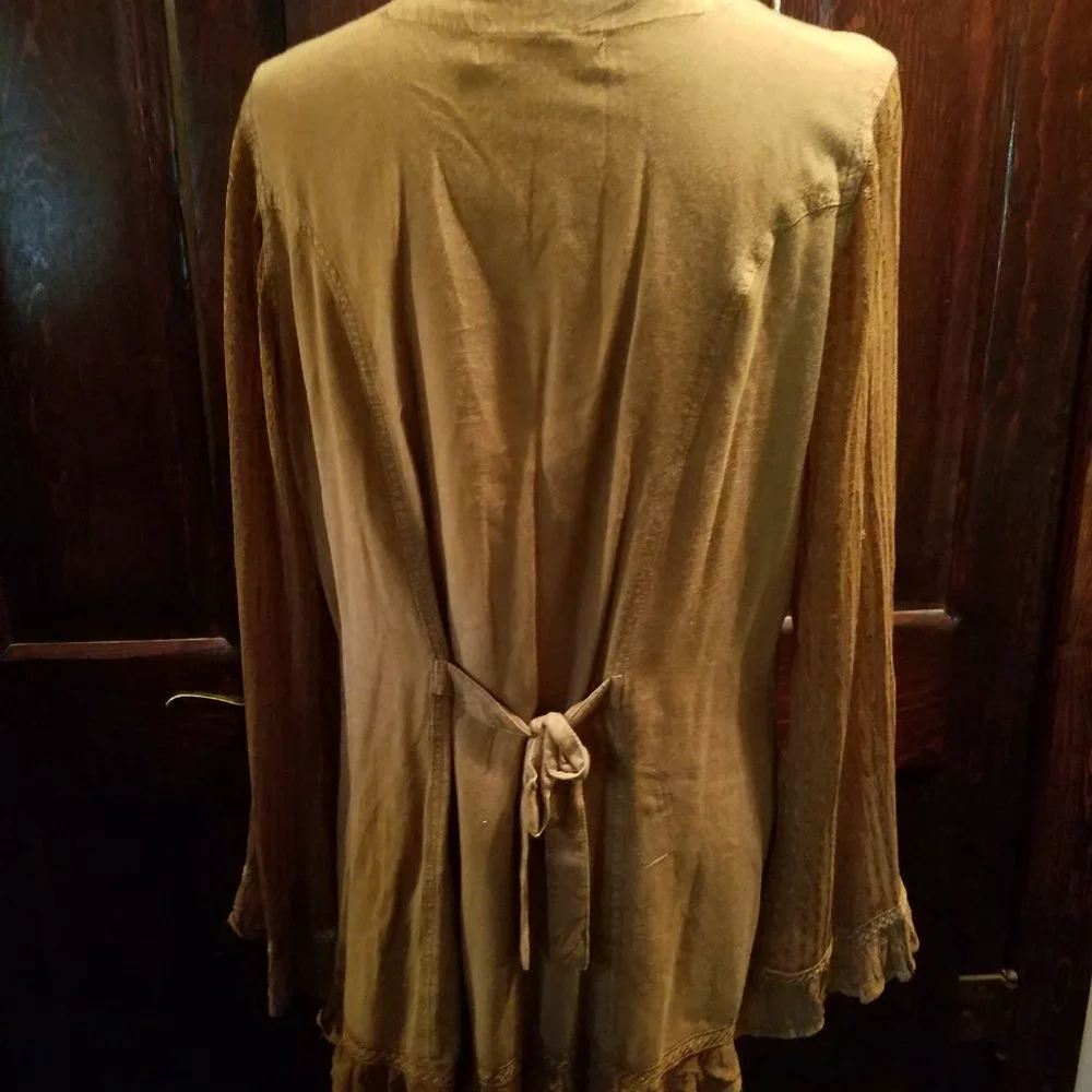 Roaman's Gold Embroidery button blouse.  Size 14 Womens - Picture 3 of 10